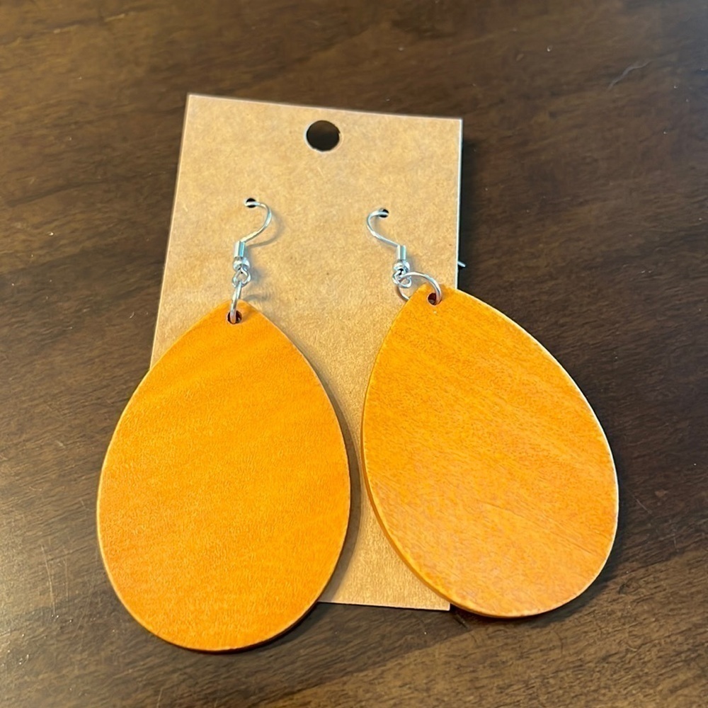 Teardrop shaped wooden earrings-NWT